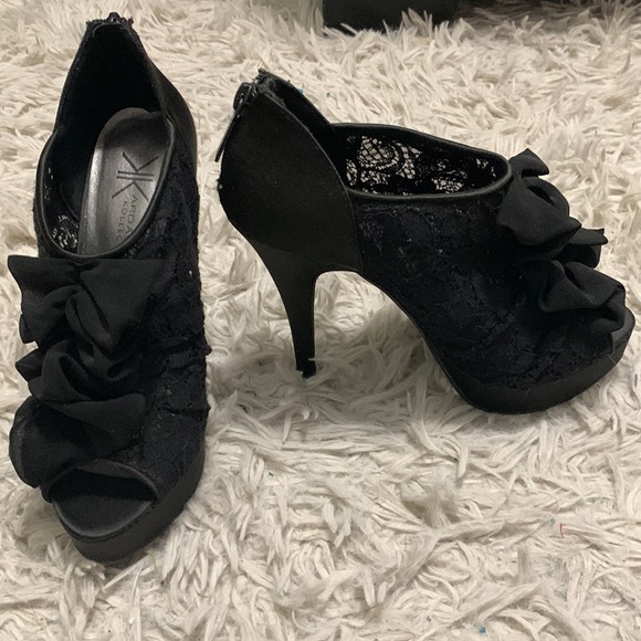 Black stilhetto peep toe heels Kardashian Kollection - Picture 3 of 5
